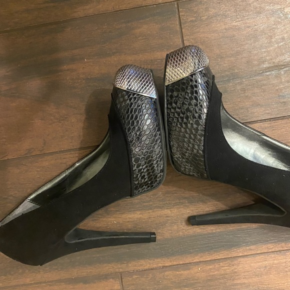 CARLOS SANTANA SHOES - Picture 3 of 4